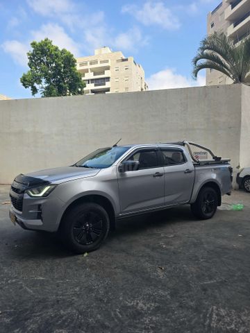 איסוזו די-מקס