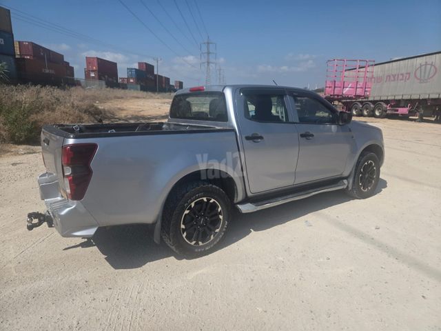 איסוזו די-מקס