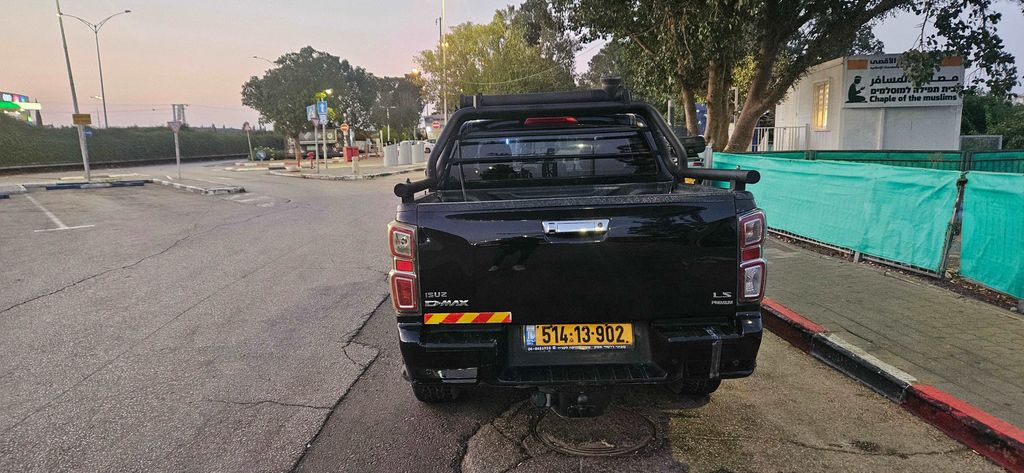 איסוזו די-מקס