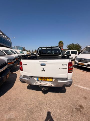 מיצובישי טרייטון / L200