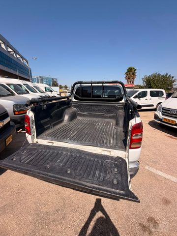מיצובישי טרייטון / L200