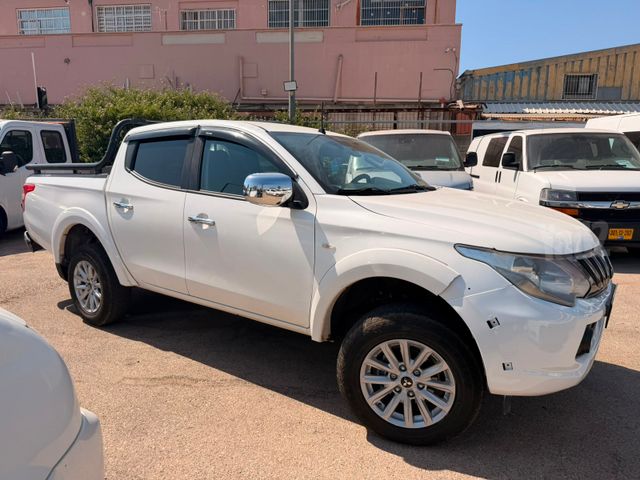 מיצובישי טרייטון / L200