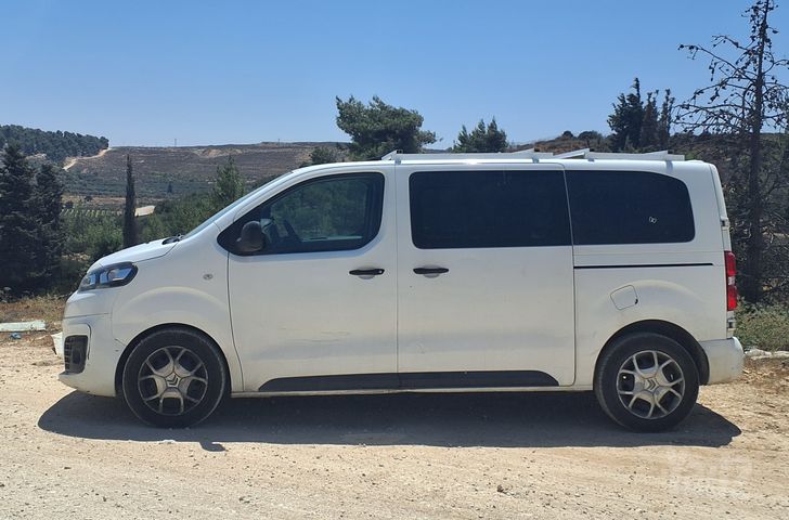 ג'אמפי 4X2 Medium M1 אוט׳ דיזל קומבי 5 מק 5 דל 2.0 (177 כ״ס)