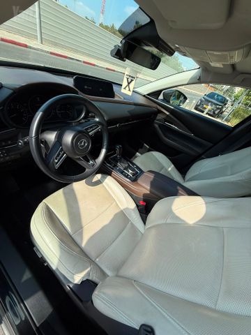 מודעת רכב מאזדה CX-30