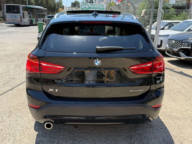 ב מ וו X1
