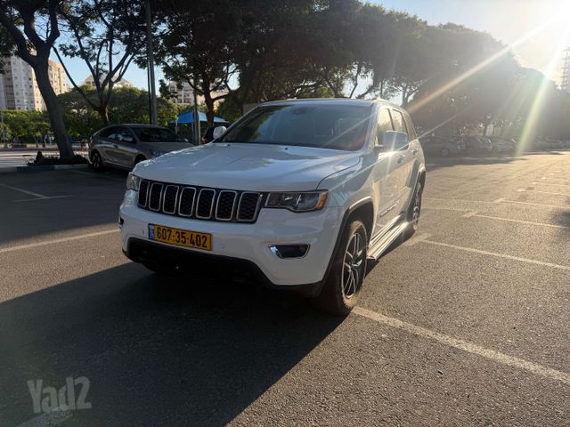 מודעת רכב ג'יפ גרנד צ'ירוקי