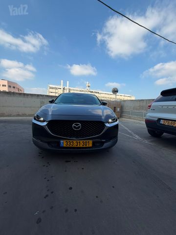 מודעת רכב מאזדה CX-30