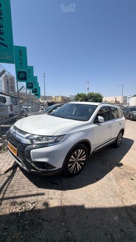 מיצובישי אאוטלנדר