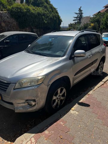 טויוטה RAV4