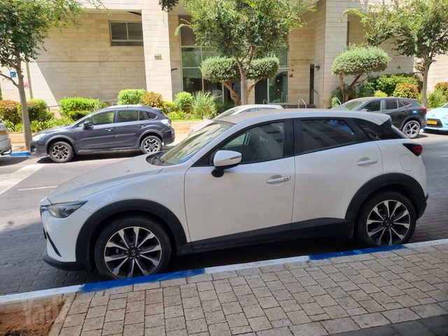 מודעת רכב מאזדה CX-3