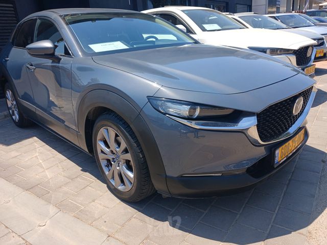 מודעת רכב מאזדה CX-30