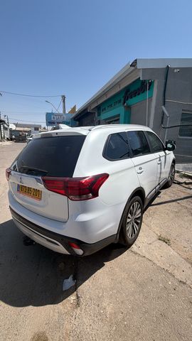מיצובישי אאוטלנדר
