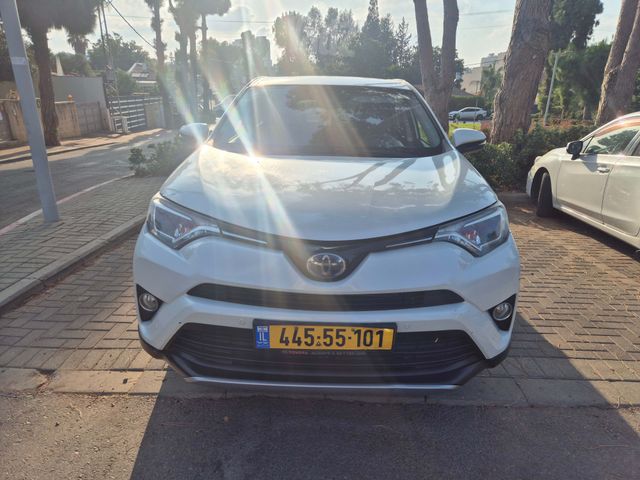 טויוטה RAV4