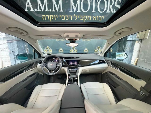 קאדילק XT6