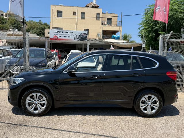 ב מ וו X1