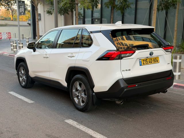 טויוטה RAV4