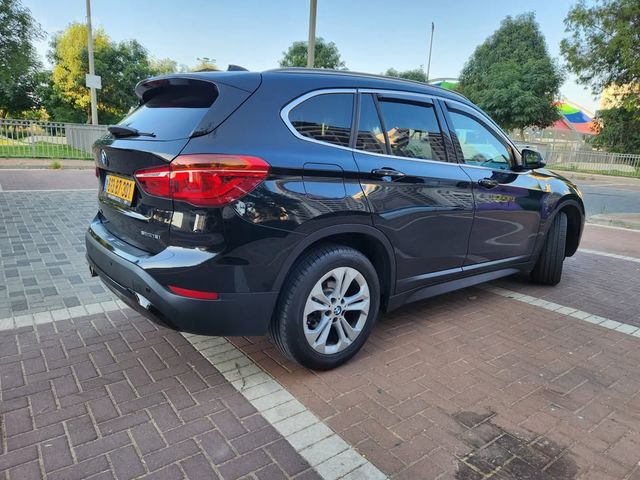 ב מ וו X1