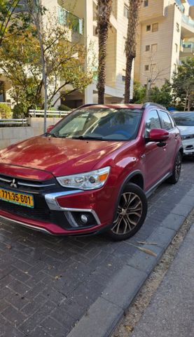 מודעת רכב מיצובישי ASX
