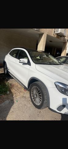 מרצדס-בנץ GLA