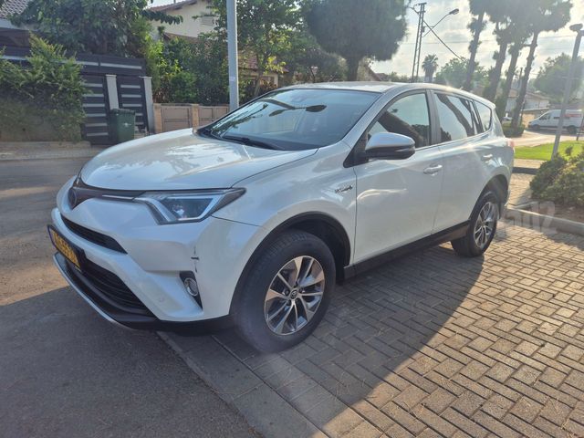 טויוטה RAV4