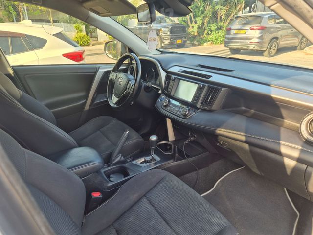 טויוטה RAV4
