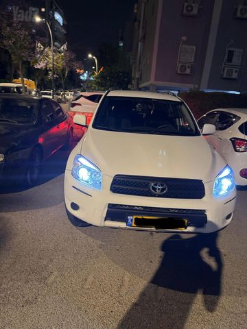 טויוטה RAV4