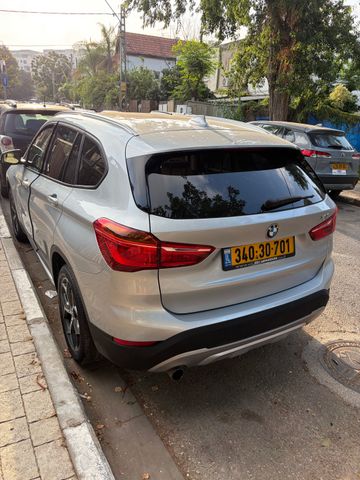ב מ וו X1