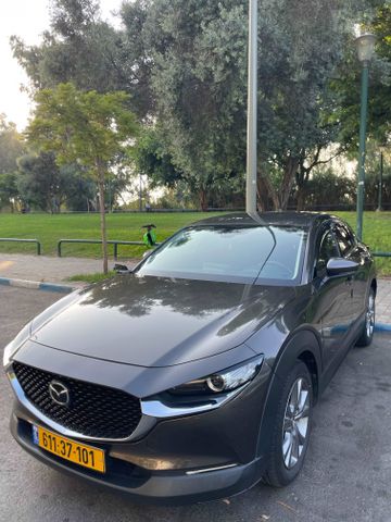 מודעת רכב מאזדה CX-30