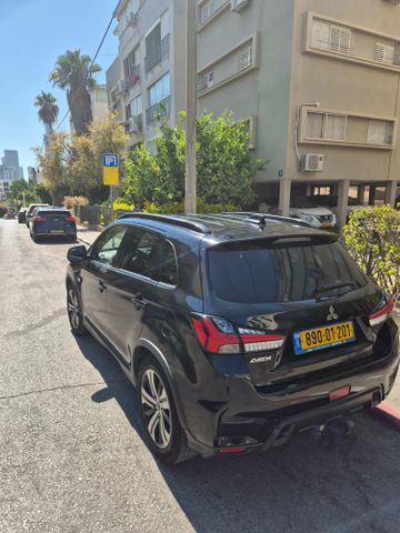 מודעת רכב מיצובישי ASX