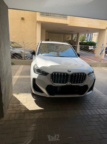ב מ וו X1