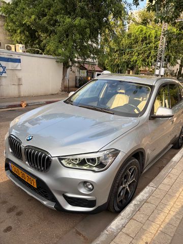 ב מ וו X1