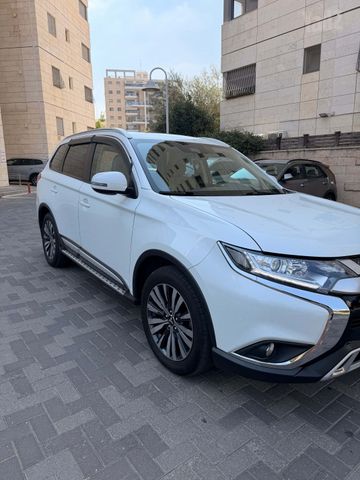 מיצובישי אאוטלנדר