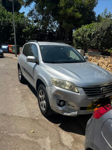 טויוטה RAV4