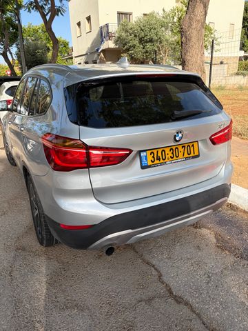 ב מ וו X1