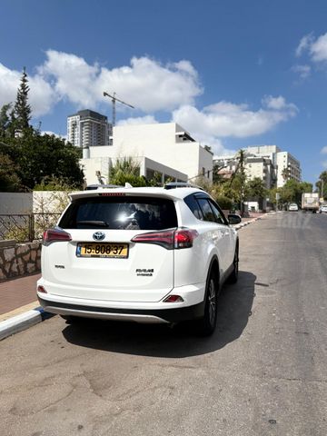 טויוטה RAV4