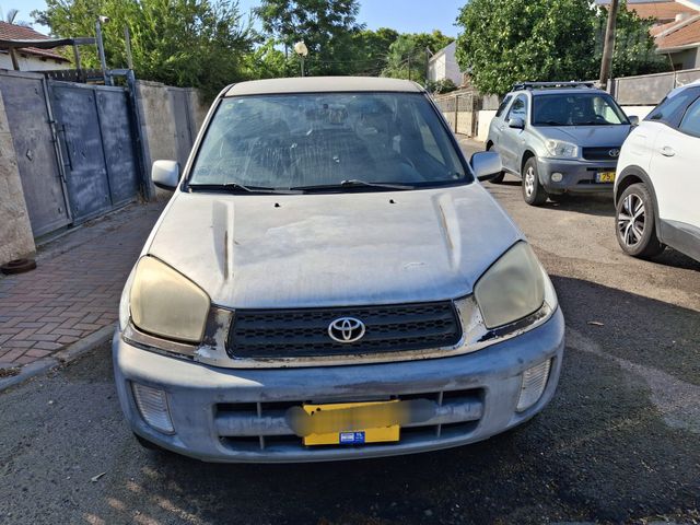 טויוטה RAV4