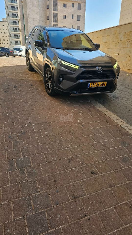 טויוטה RAV4