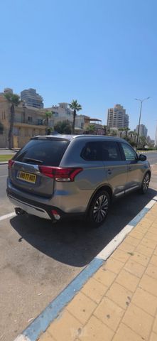 מיצובישי אאוטלנדר