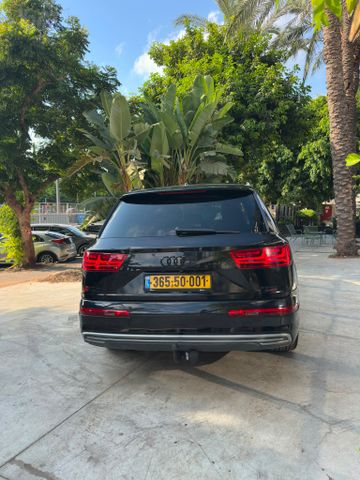 מודעת רכב אאודי Q7 1