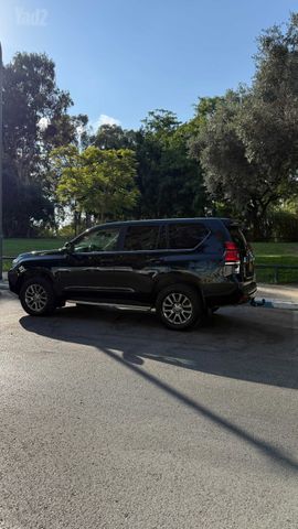 טויוטה לנד קרוזר