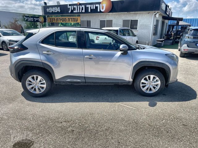 טויוטה יאריס קרוס