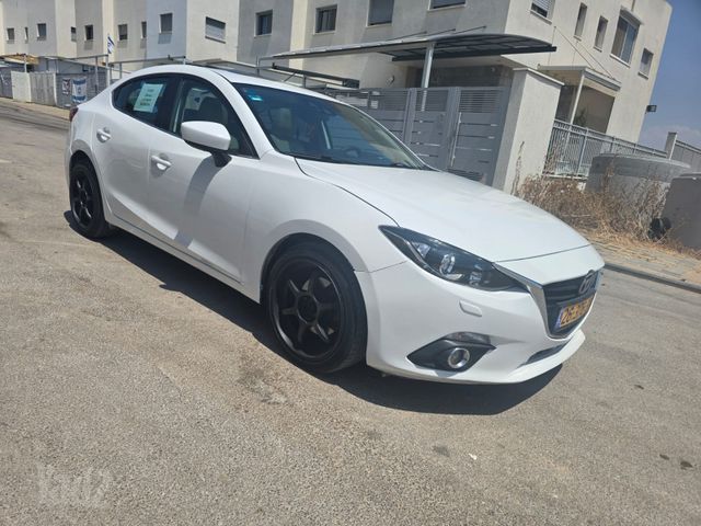 מאזדה 3