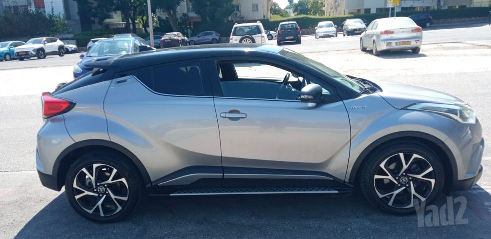 מודעת רכב טויוטה C-HR