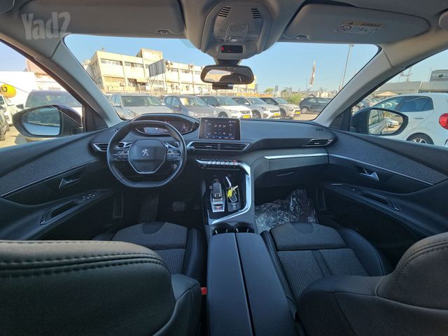 פיג'ו 3008