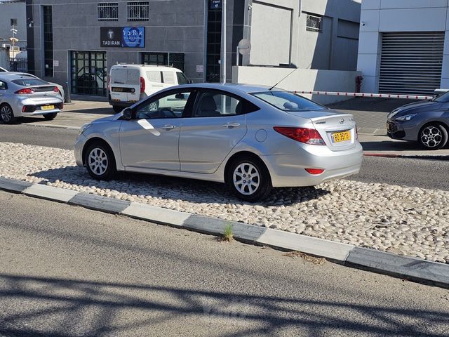 יונדאי אקסנט i25