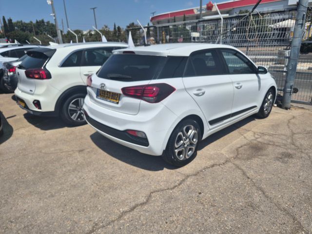 יונדאי i20