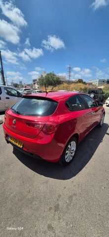 אלפא רומיאו ג'ולייטה