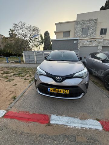 מודעת רכב טויוטה C-HR