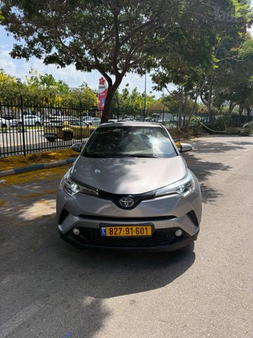 מודעת רכב טויוטה C-HR