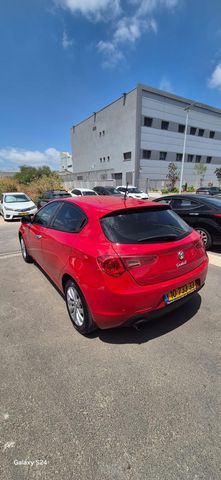 אלפא רומיאו ג'ולייטה